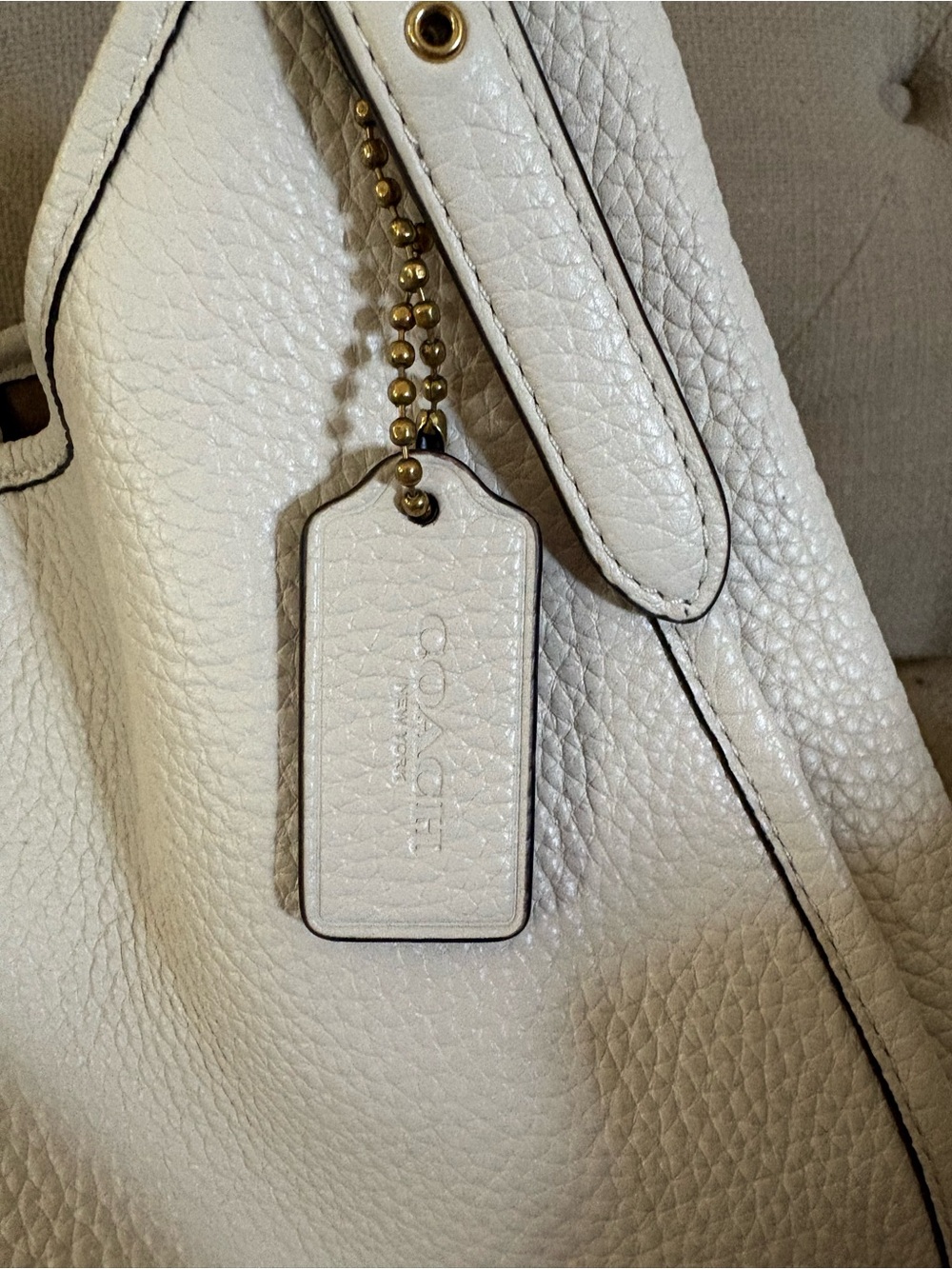 Coach White Pebble Leather Shoulder Bag with Gold Hardware - Picture 2 of 8